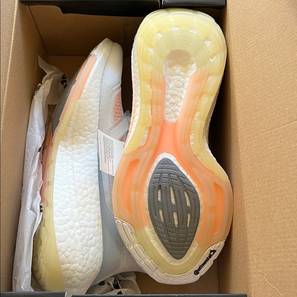 NIB Adidas Ultra Boost 21W - Picture 4 of 4